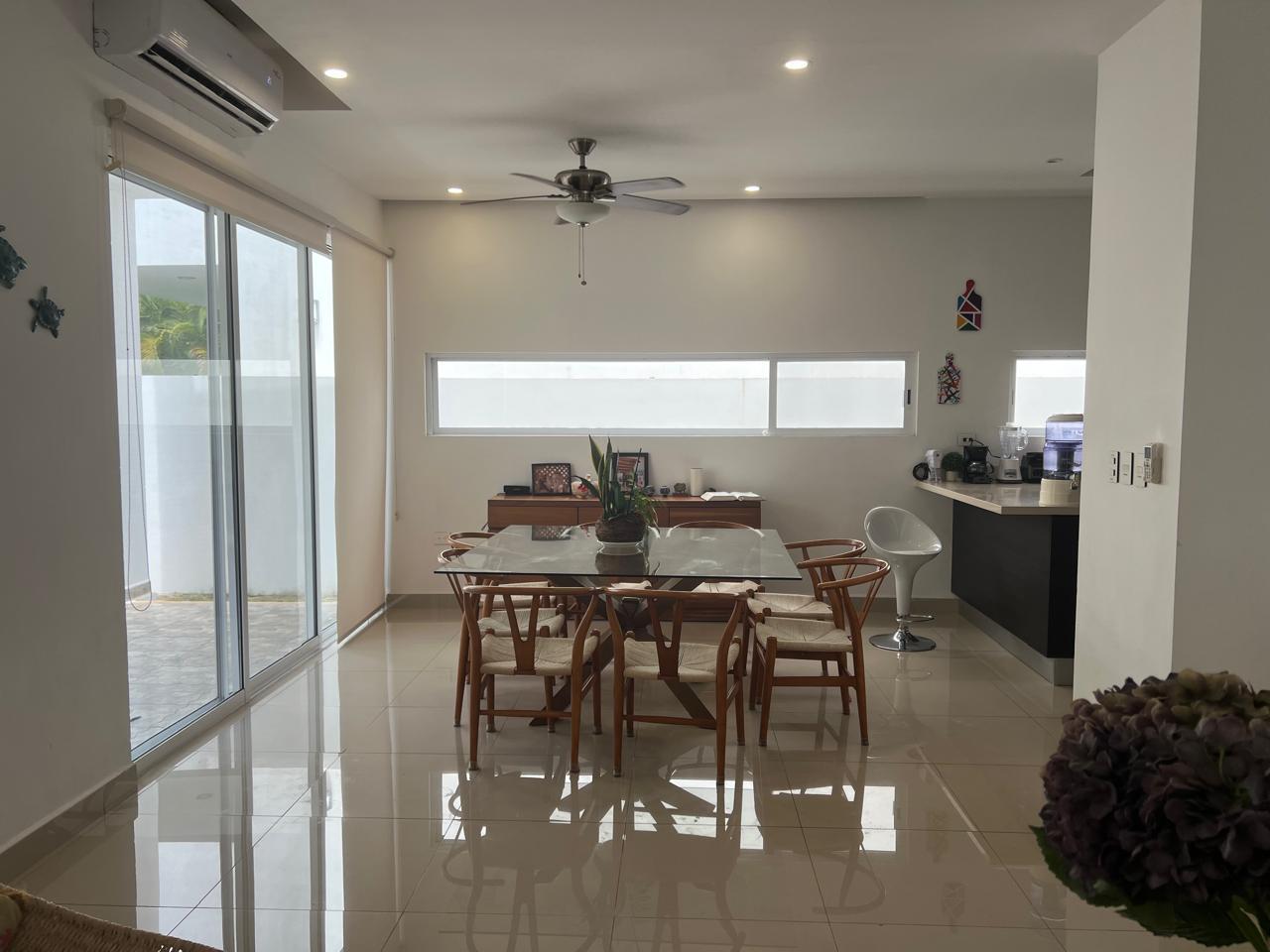 Casa en Residencial Cumbres 4 recamaras 2