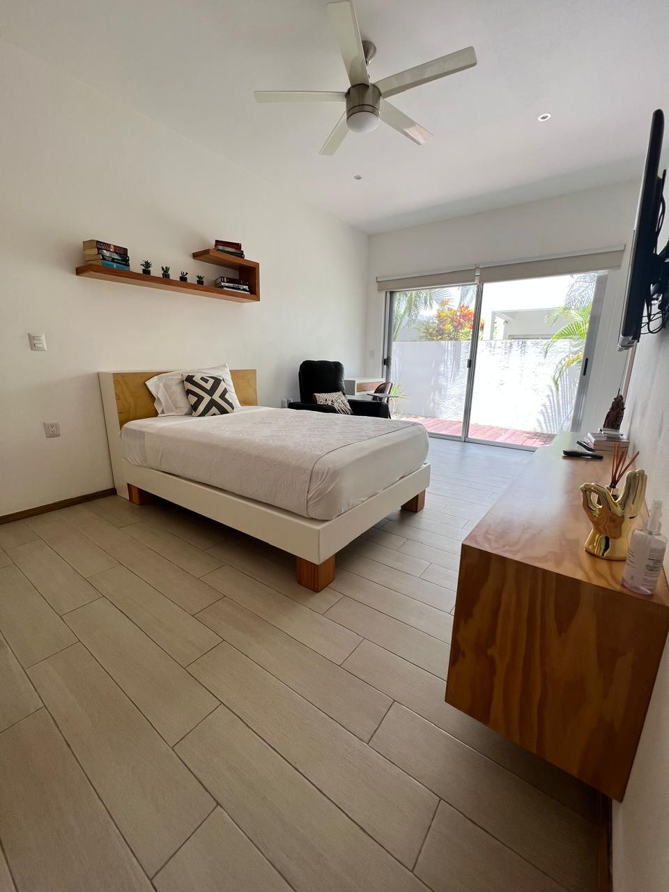 Casa en Cumbres con Doble Terreno de 4 recamaras y estudio  2