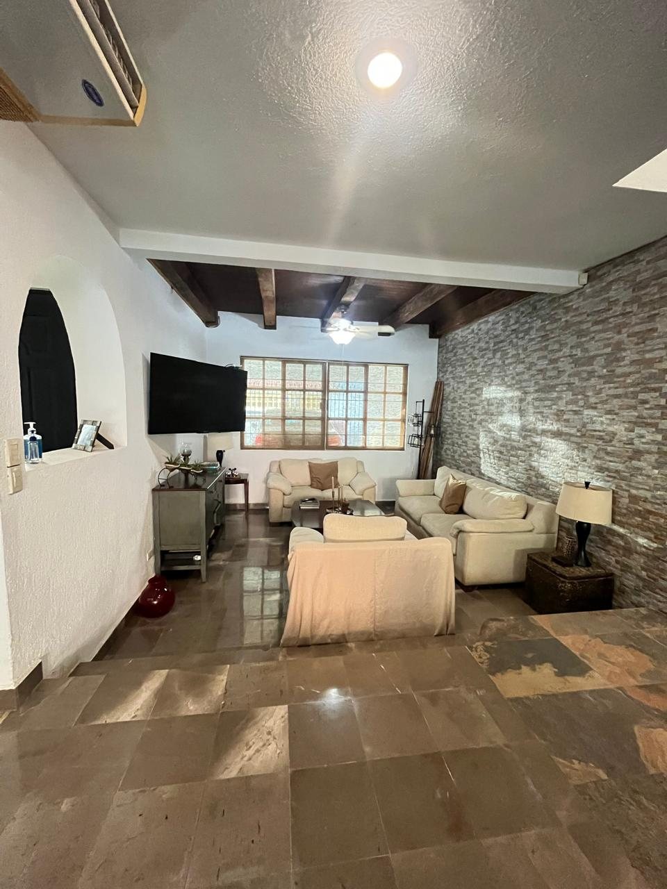 Casa con alberca y jardín en SM 44 2